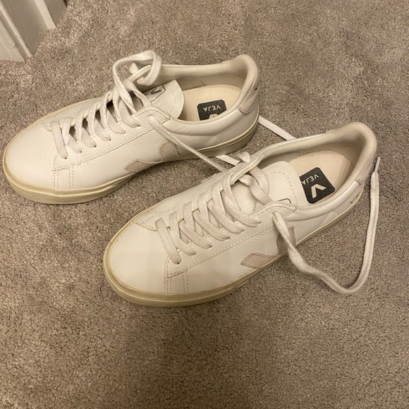 Veja Campo Sneaker - Picture 3 of 10